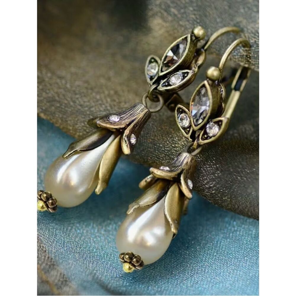 💕 Classic Vintage-Inspired Gold Pearl & Rhinestone Drop Earrings 💕